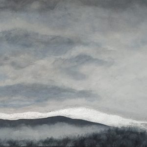 Peinture contemporaine représentant un paysage de montagne dans des tons gris et argentés
